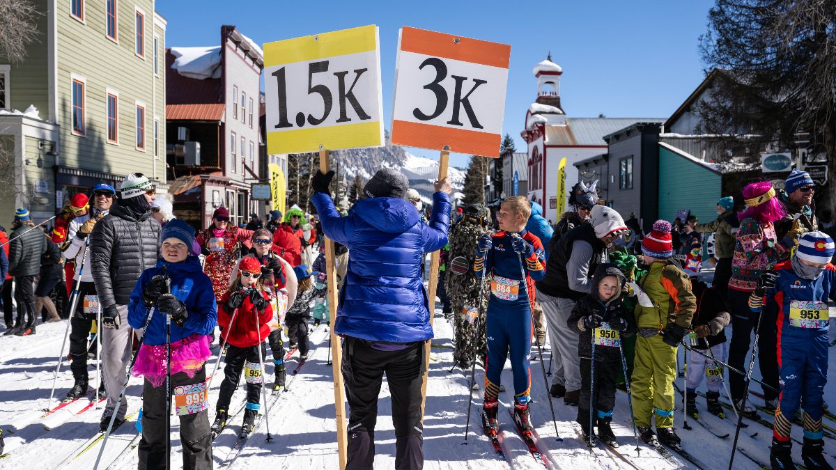 Alley Loopers lined up at the start of the 1.5K and 3K races in downtown Crested Butte